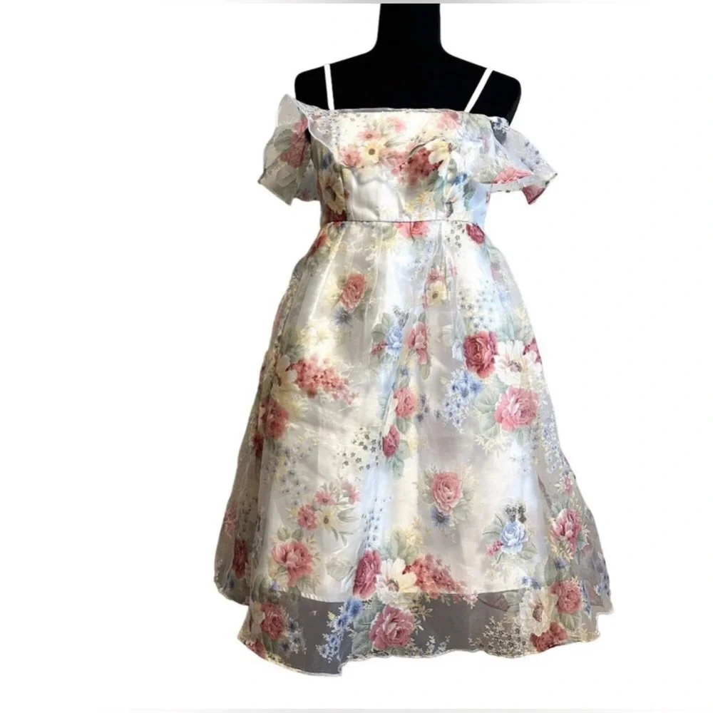 CHI CHI LONDON MATERNITY BARDOT OVERLAY FLORAL WITH FRILL IN CREAM - Picture 5 of 6